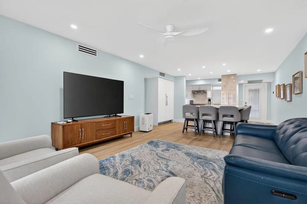 3100 NE 48th Court #214 Lighthouse Point, FL 33064