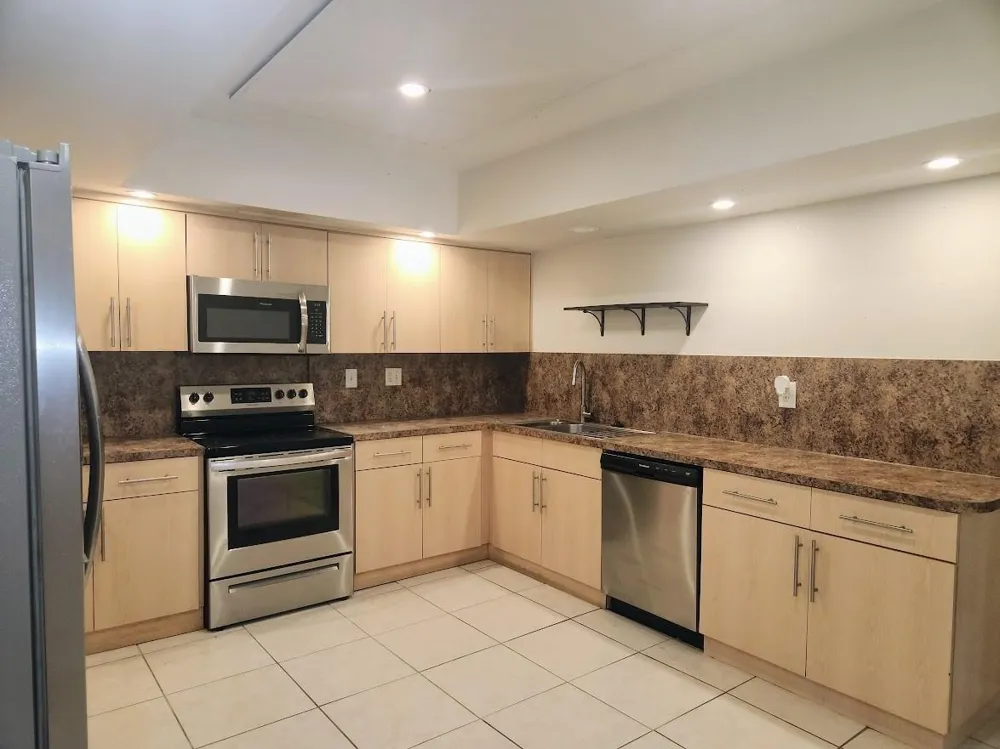 2940 NE 19th Terrace #South Side Lighthouse Point, FL 33064