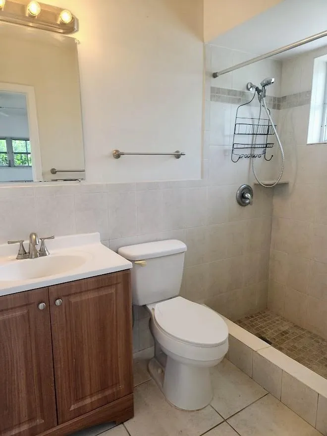 2940 NE 19th Terrace #South Side Lighthouse Point, FL 33064