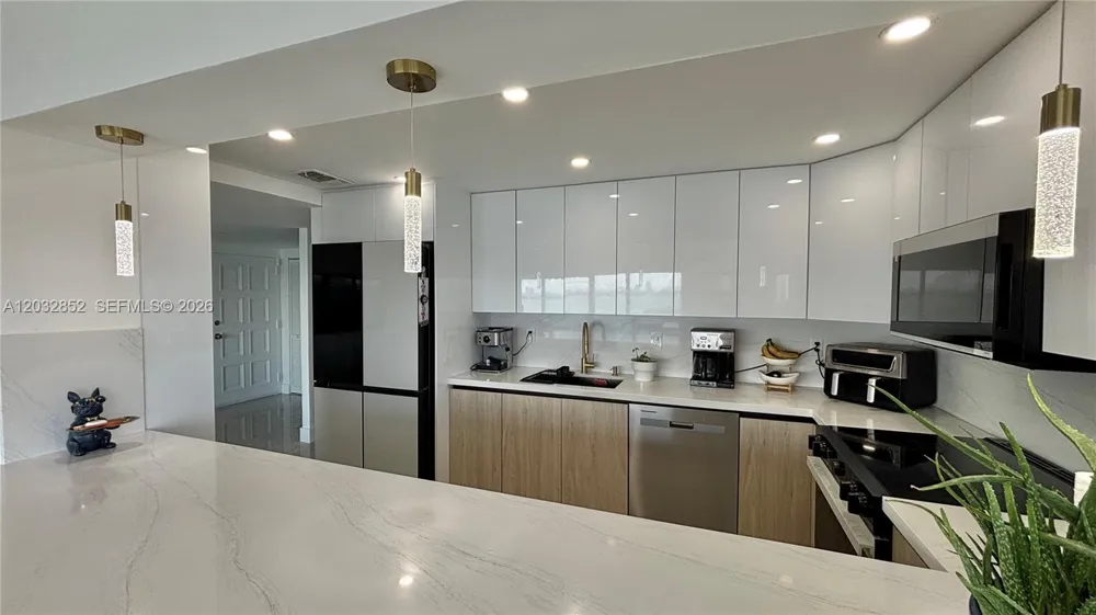 11111 NE Biscayne Blvd #16A Miami, FL 33181
