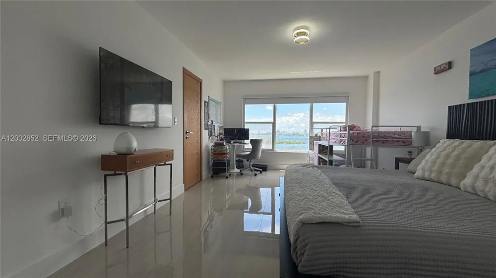 11111 NE Biscayne Blvd #16A Miami, FL 33181