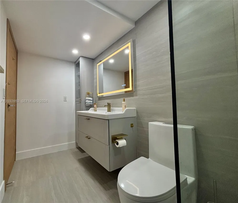 11111 NE Biscayne Blvd #16A Miami, FL 33181