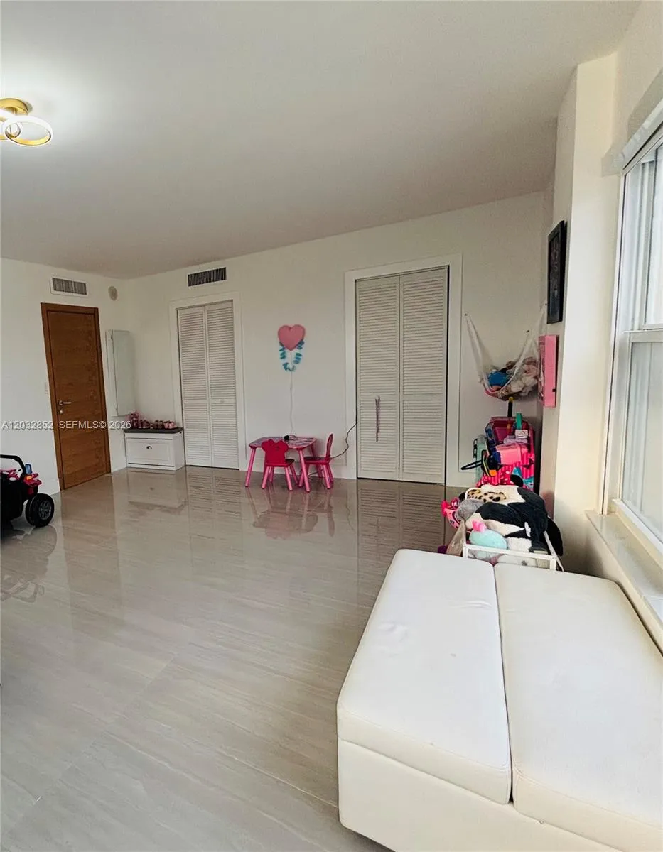11111 NE Biscayne Blvd #16A Miami, FL 33181