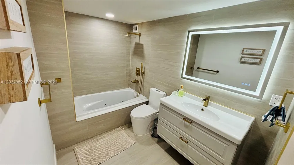 11111 NE Biscayne Blvd #16A Miami, FL 33181