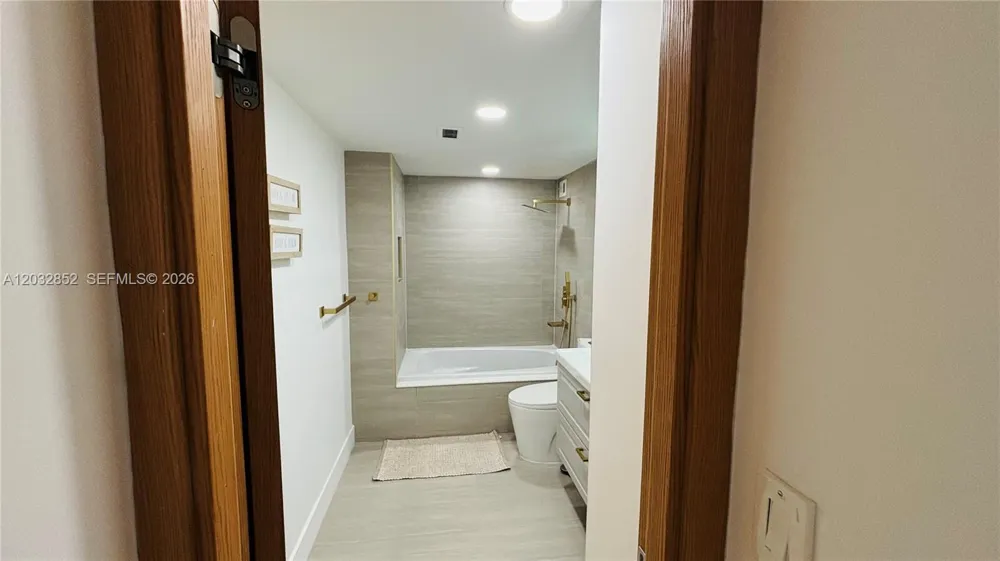11111 NE Biscayne Blvd #16A Miami, FL 33181