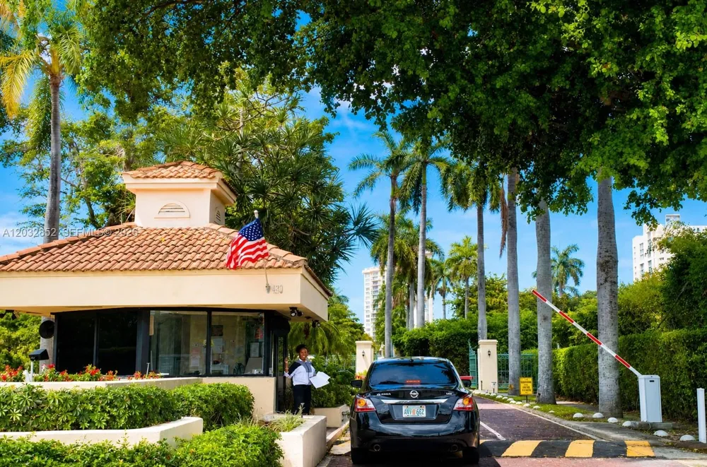 11111 NE Biscayne Blvd #16A Miami, FL 33181