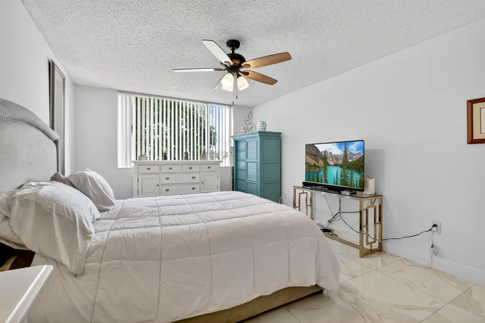 110 Half Moon Circle #D2 Hypoluxo, FL 33462