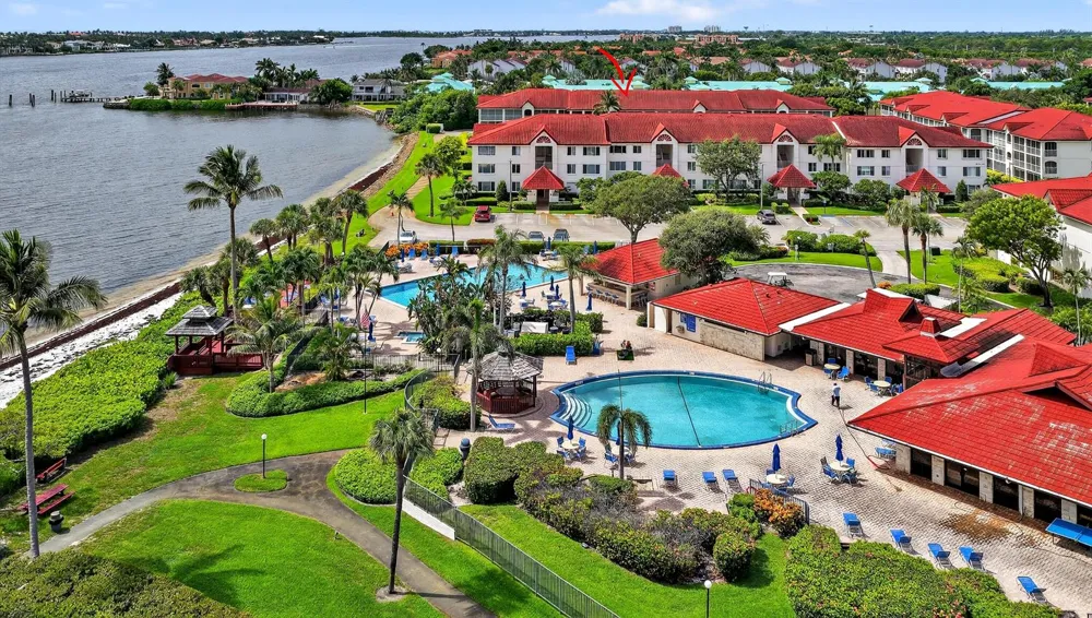110 Half Moon Circle #D2 Hypoluxo, FL 33462