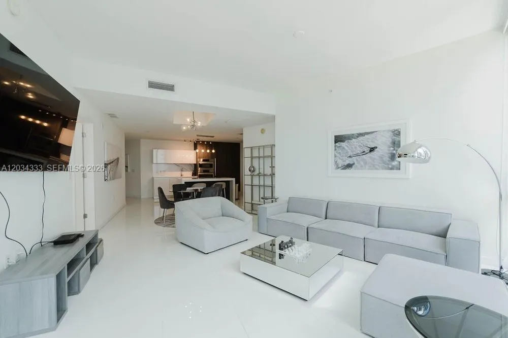 851 NE 1st Ave #2303 Miami, FL 33132