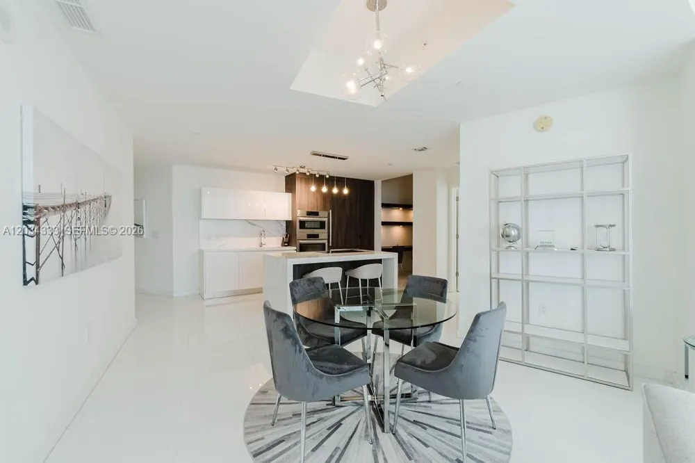 851 NE 1st Ave #2303 Miami, FL 33132