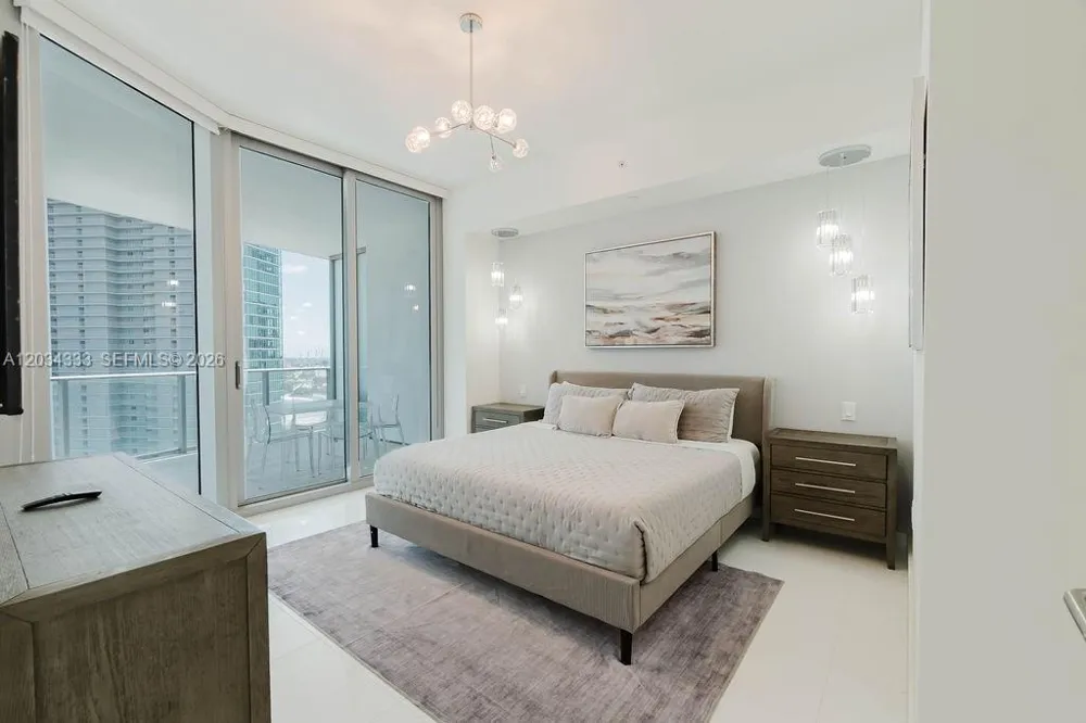 851 NE 1st Ave #2303 Miami, FL 33132