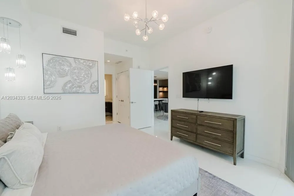 851 NE 1st Ave #2303 Miami, FL 33132
