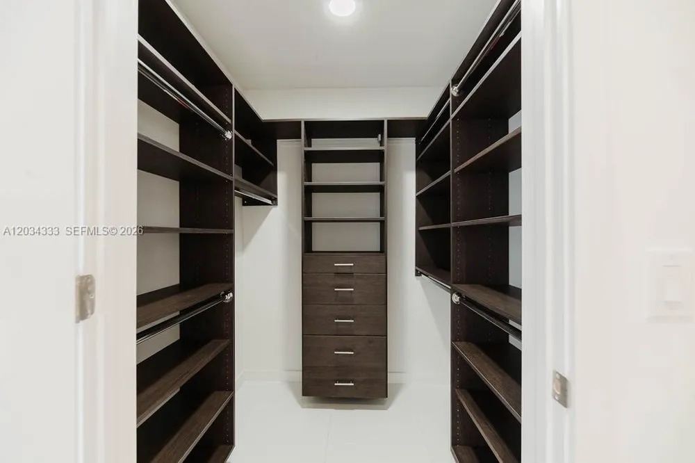 851 NE 1st Ave #2303 Miami, FL 33132