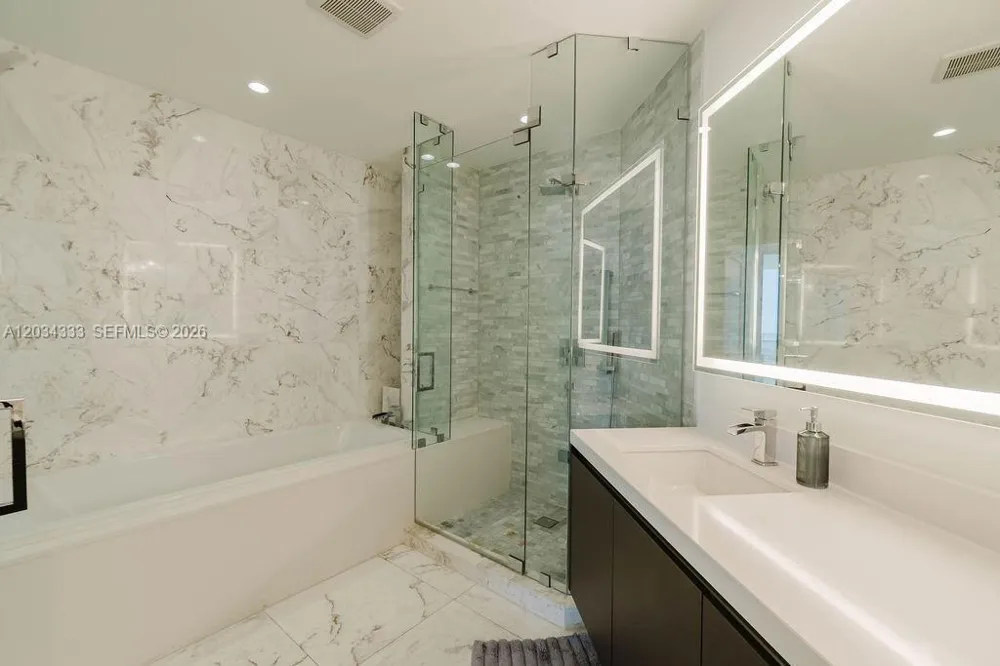 851 NE 1st Ave #2303 Miami, FL 33132