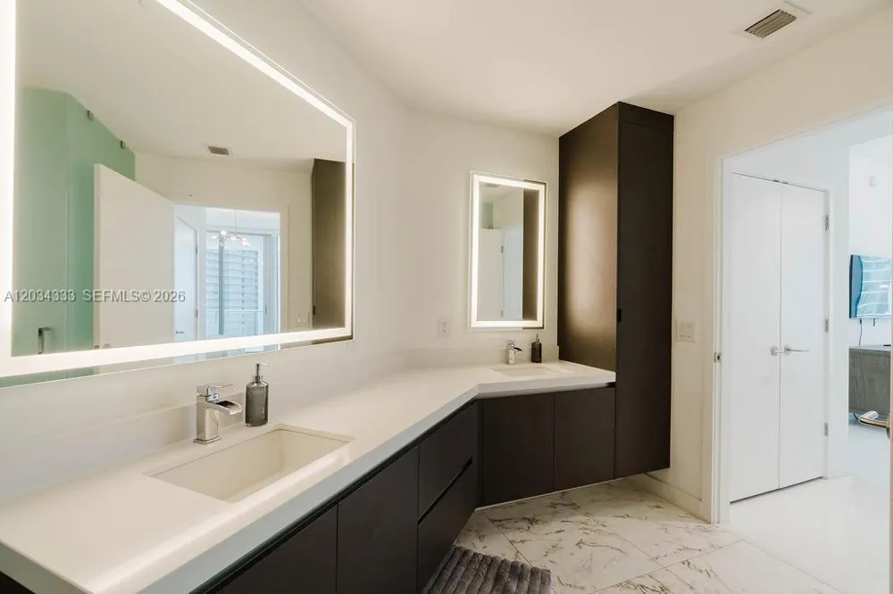 851 NE 1st Ave #2303 Miami, FL 33132