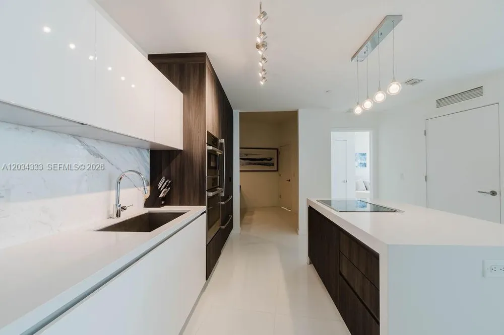 851 NE 1st Ave #2303 Miami, FL 33132
