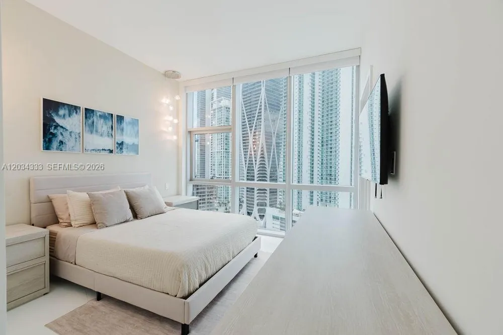 851 NE 1st Ave #2303 Miami, FL 33132