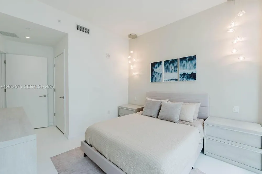 851 NE 1st Ave #2303 Miami, FL 33132