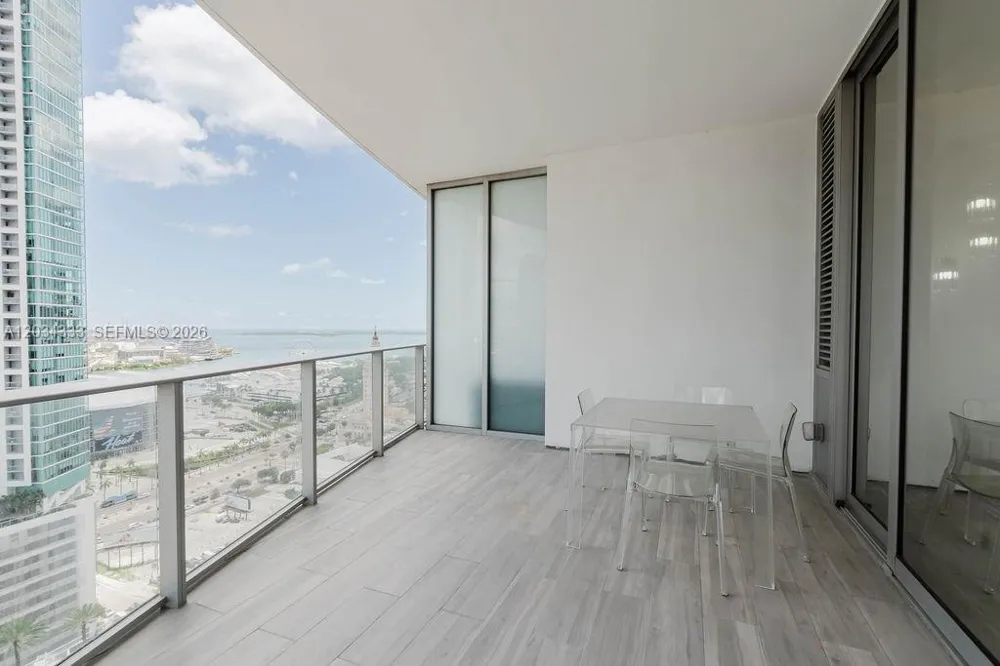 851 NE 1st Ave #2303 Miami, FL 33132