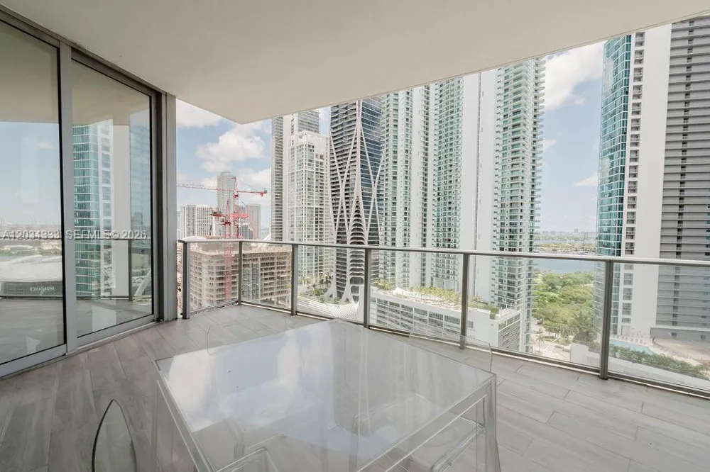851 NE 1st Ave #2303 Miami, FL 33132