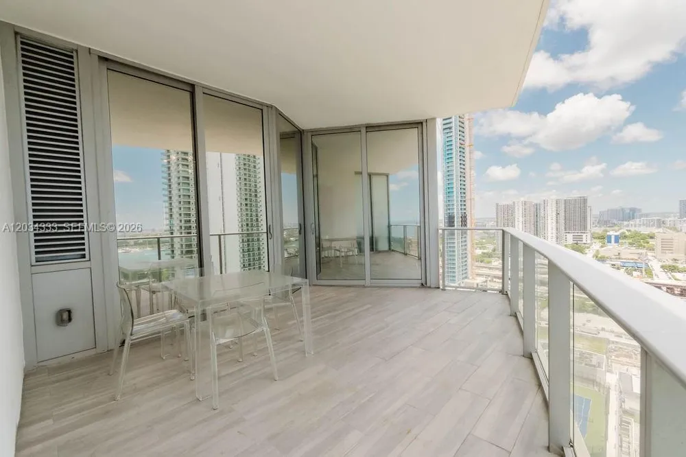 851 NE 1st Ave #2303 Miami, FL 33132