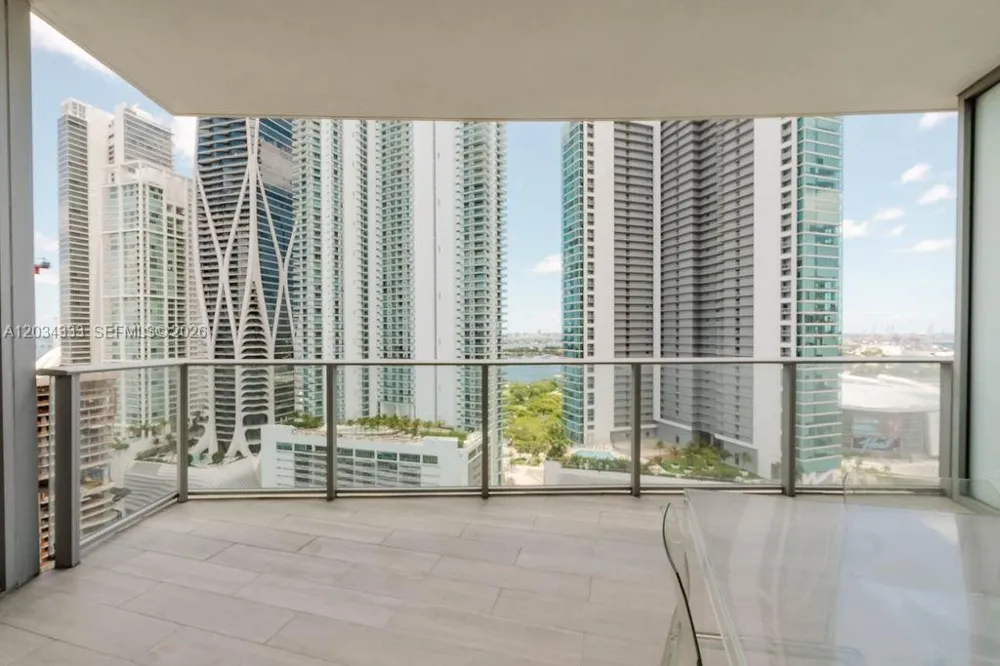 851 NE 1st Ave #2303 Miami, FL 33132