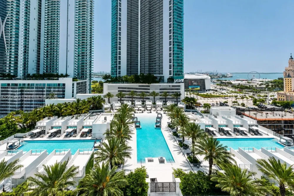 851 NE 1st Ave #2303 Miami, FL 33132