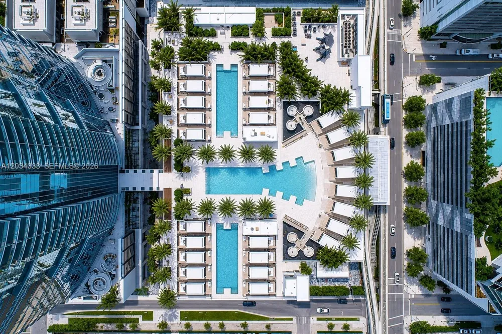 851 NE 1st Ave #2303 Miami, FL 33132