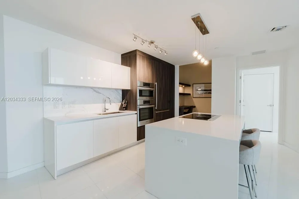 851 NE 1st Ave #2303 Miami, FL 33132