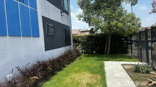 6821 11th Avenue #2 Los Angeles, CA 90043