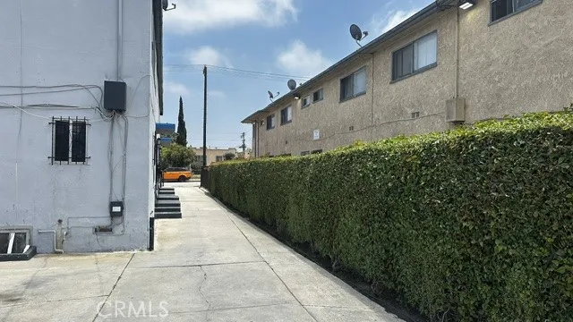 6821 11th Avenue #2 Los Angeles, CA 90043
