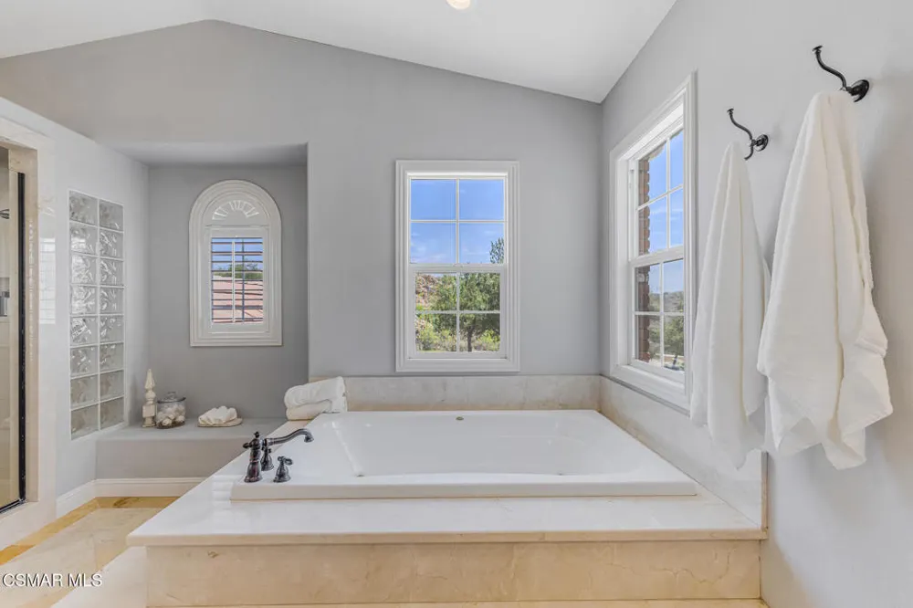 12376 Palmer Drive Moorpark, CA 93021