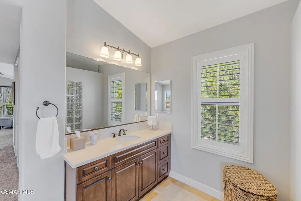 12376 Palmer Drive Moorpark, CA 93021