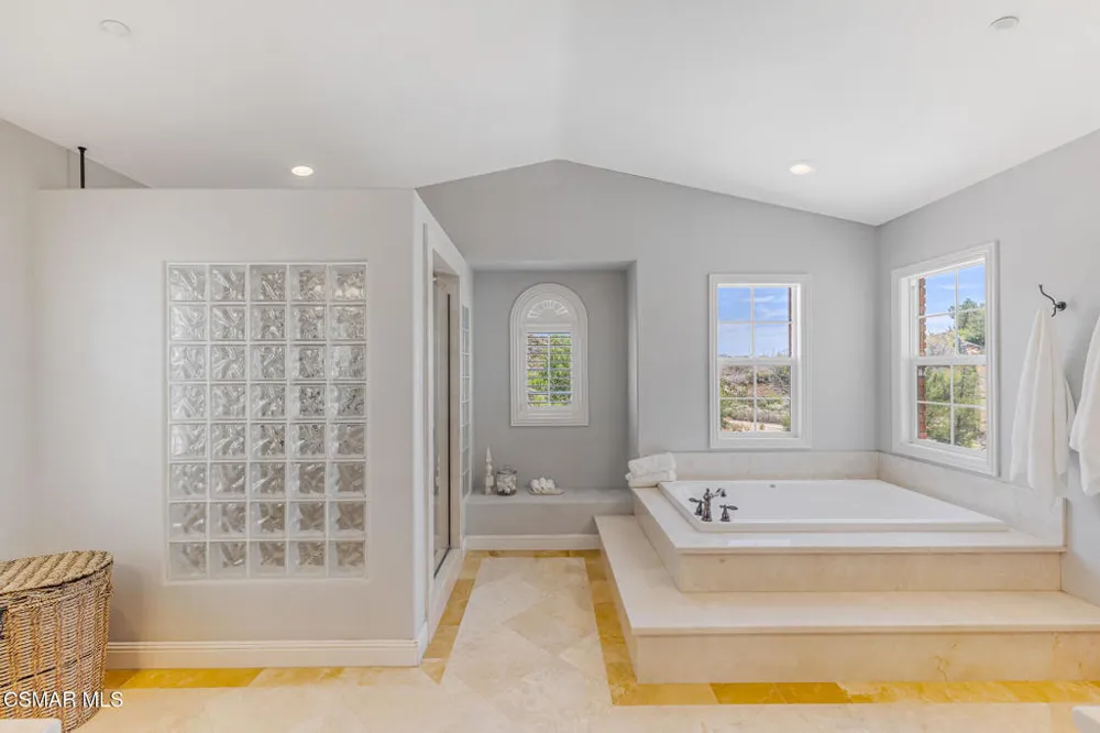 12376 Palmer Drive Moorpark, CA 93021