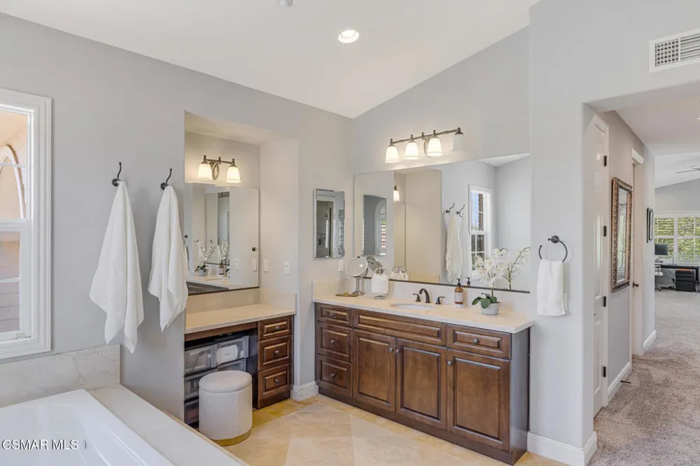12376 Palmer Drive Moorpark, CA 93021