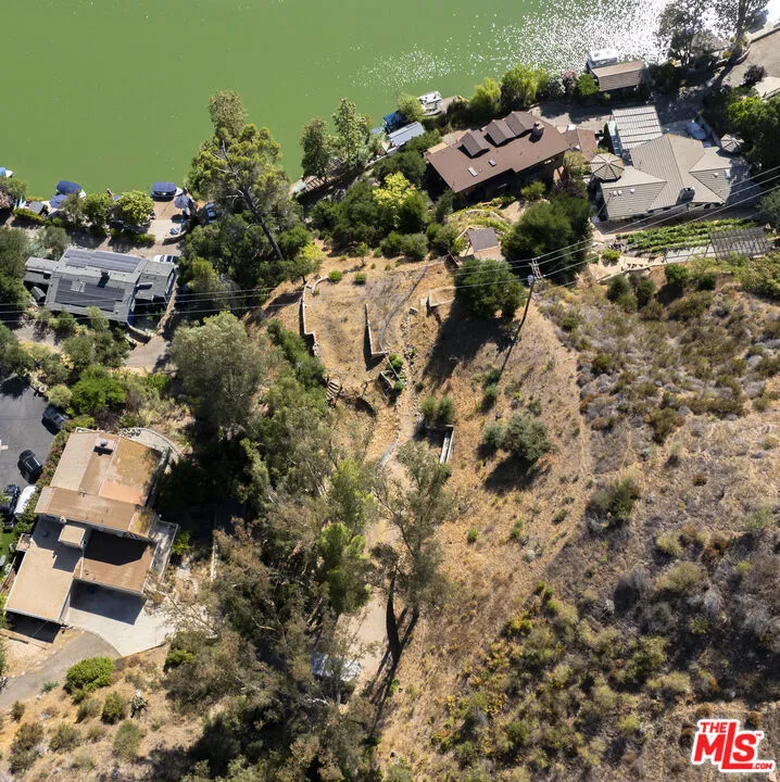 2100 E Lakeshore Drive Agoura Hills, CA 91301