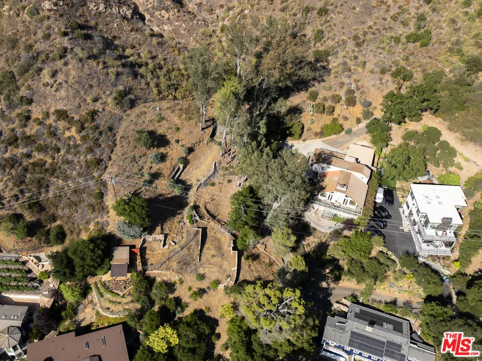 2100 E Lakeshore Drive Agoura Hills, CA 91301