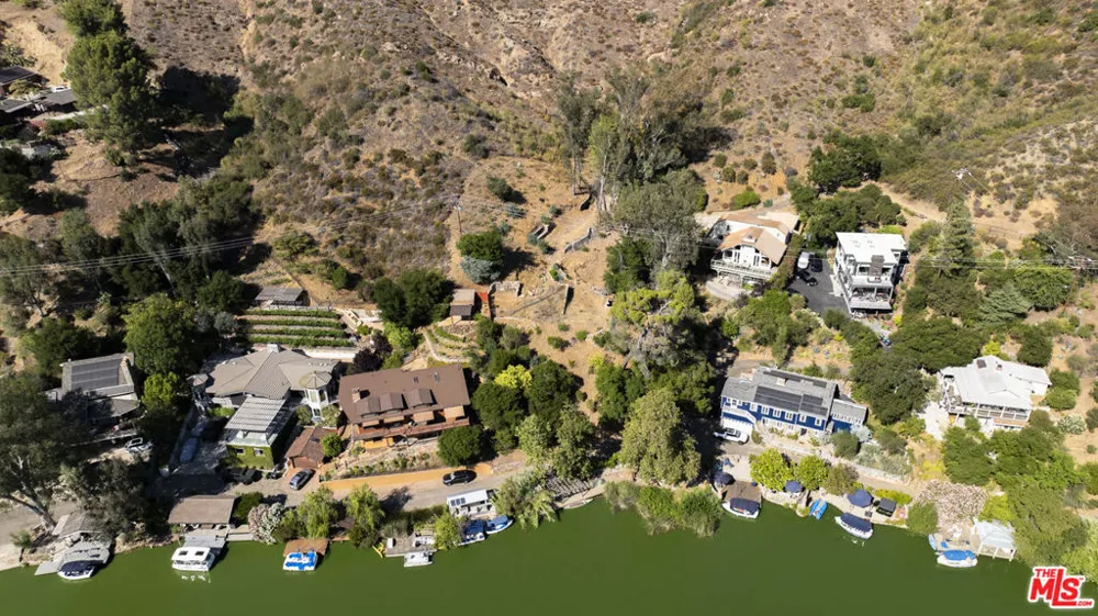 2100 E Lakeshore Drive Agoura Hills, CA 91301