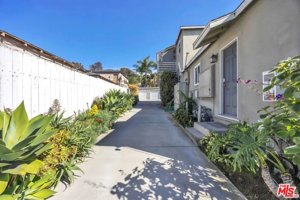 622 S Pacific Coast Highway Redondo Beach, CA 90277