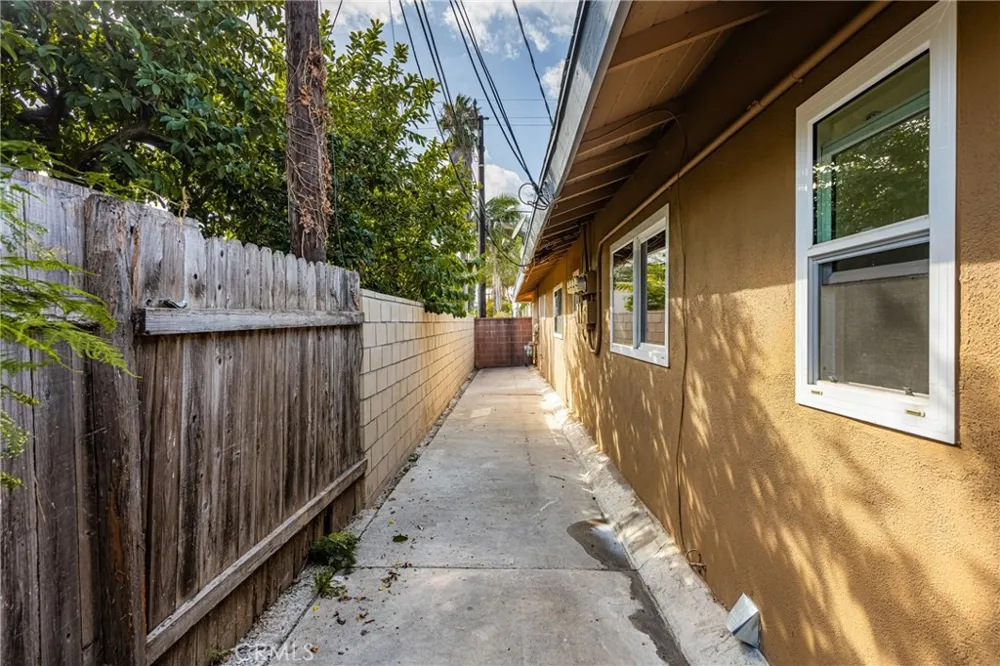 825 S Shelton Street Santa Ana, CA 92703