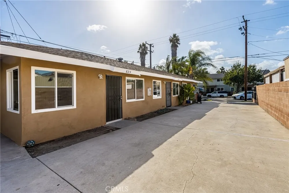 825 S Shelton Street Santa Ana, CA 92703
