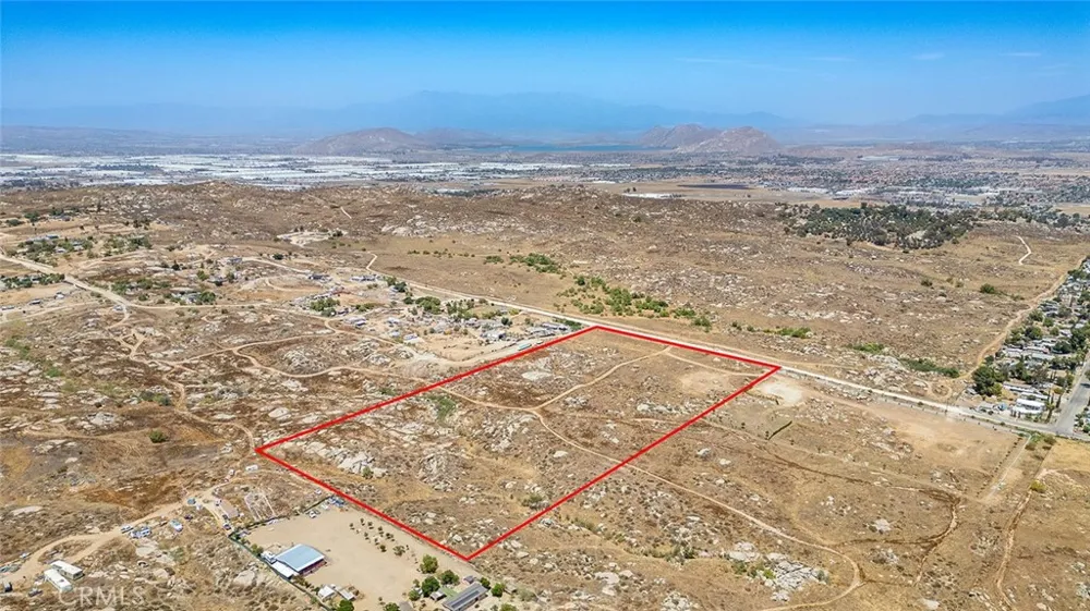 19 Lukens Perris, CA 92570