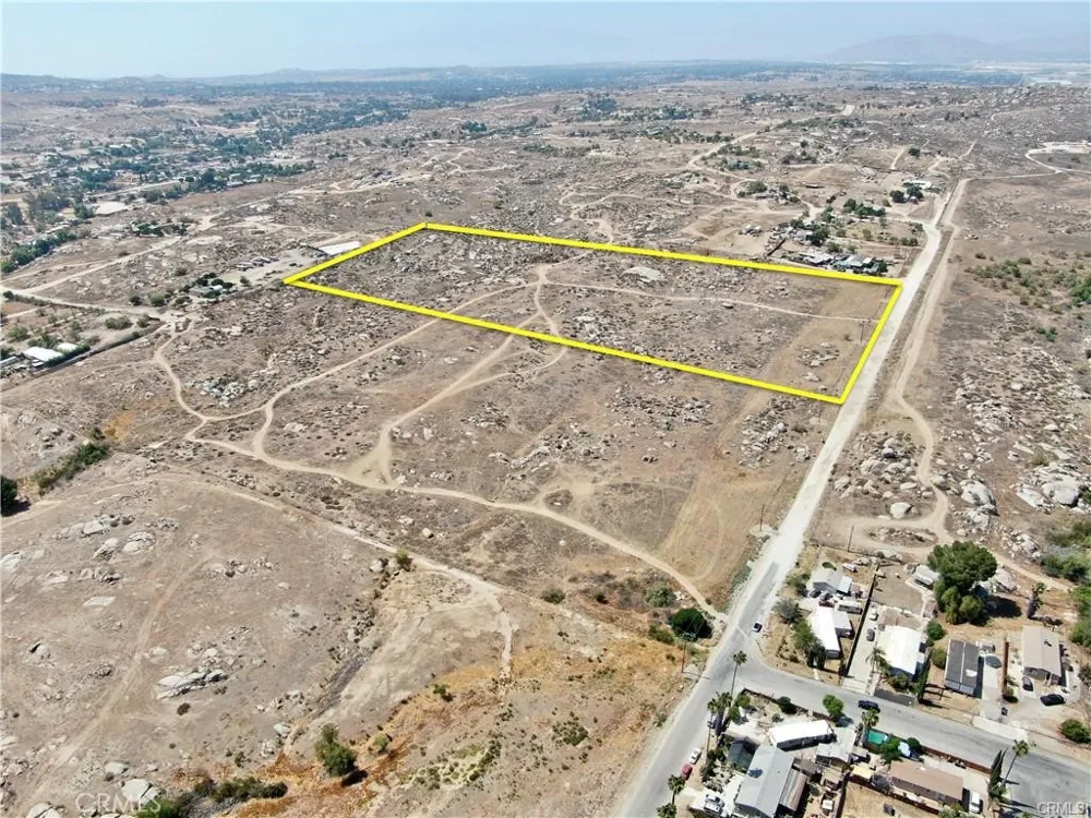 19 Lukens Perris, CA 92570