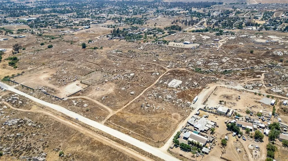 19 Lukens Perris, CA 92570