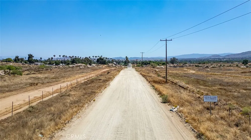 19 Lukens Perris, CA 92570