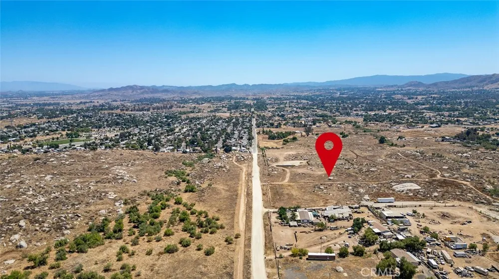19 Lukens Perris, CA 92570