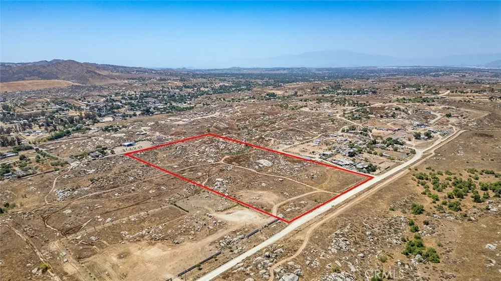 19 Lukens Perris, CA 92570