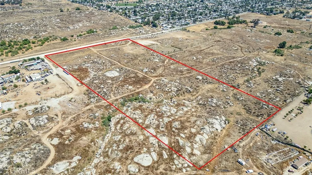 19 Lukens Perris, CA 92570