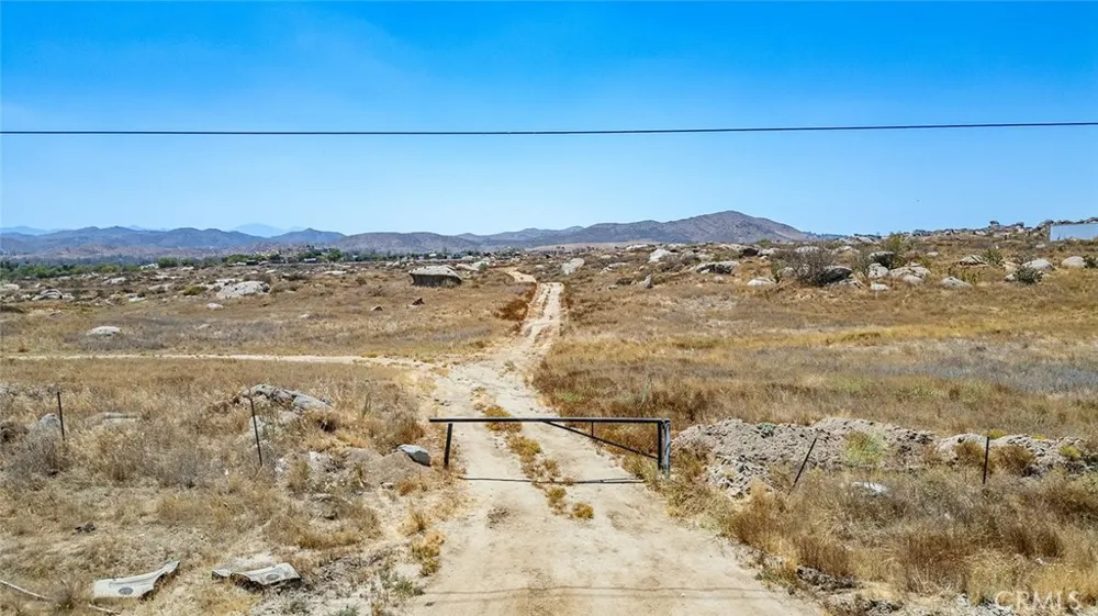 19 Lukens Perris, CA 92570