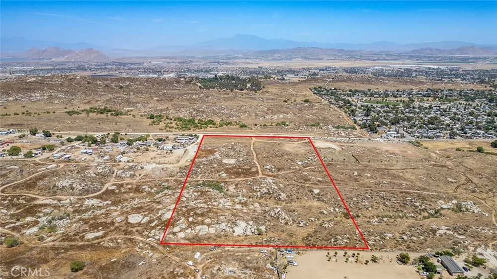 19 Lukens Perris, CA 92570